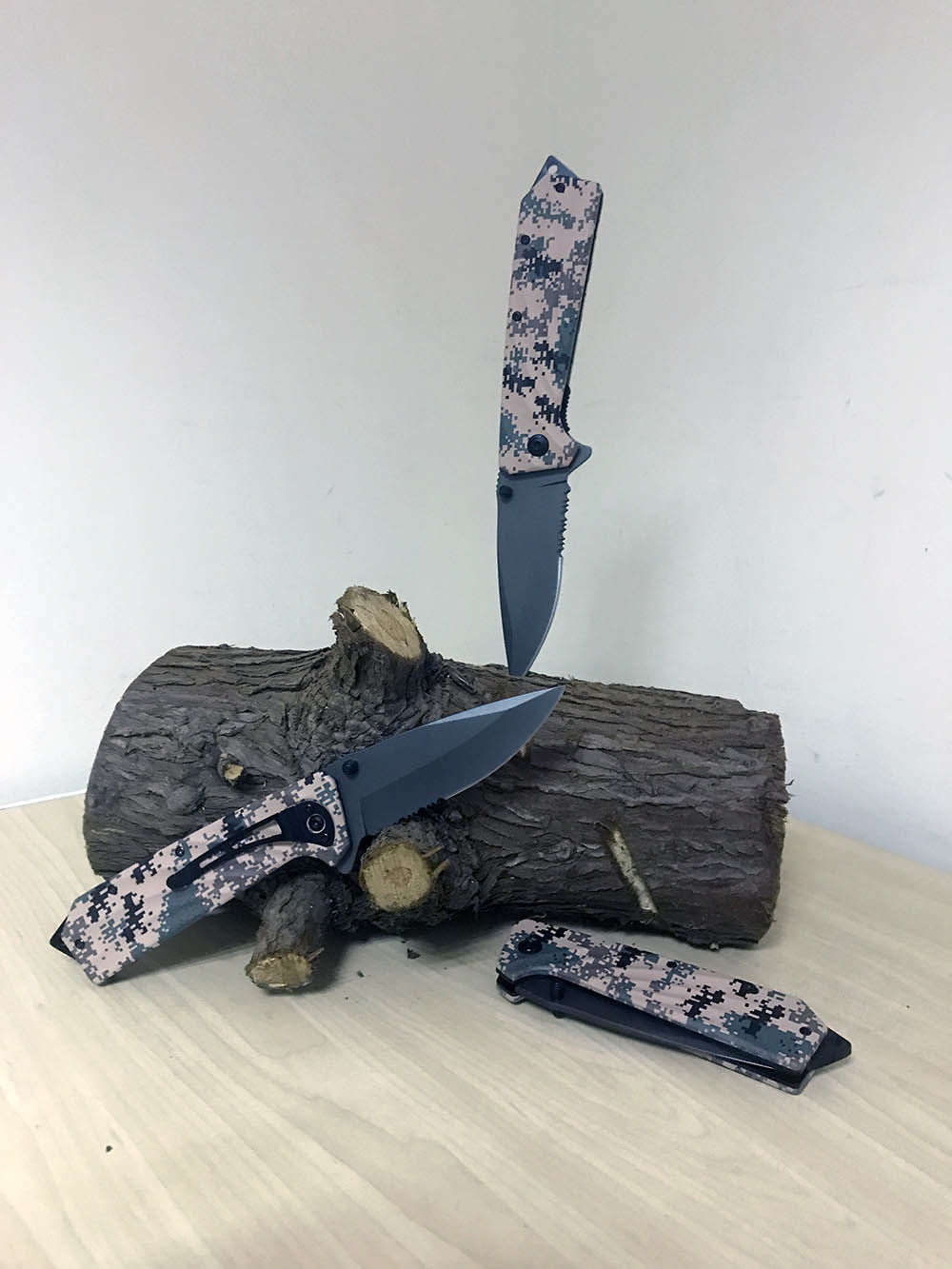 Jim Bowie 1827 ® “Digital Desert” Liner Lock Pocket Knife